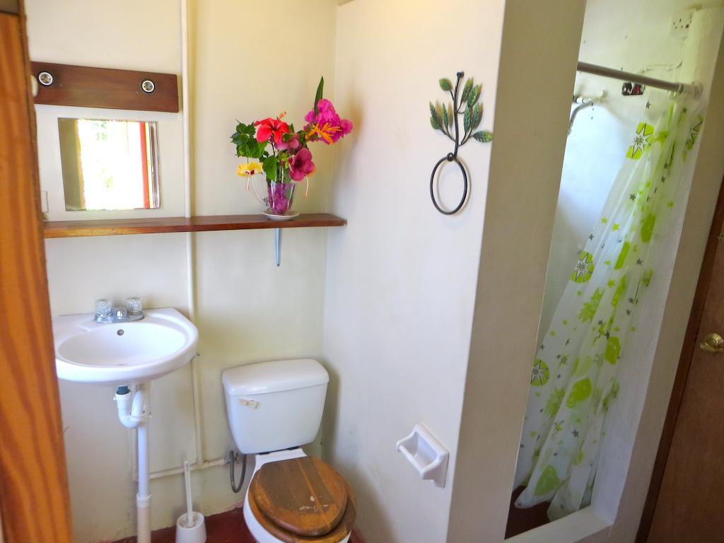 פורט אנטוניו La Familia Guest House And Natural Farm מראה חיצוני תמונה
