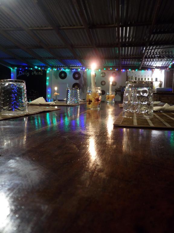 פורט אנטוניו La Familia Guest House And Natural Farm מראה חיצוני תמונה
