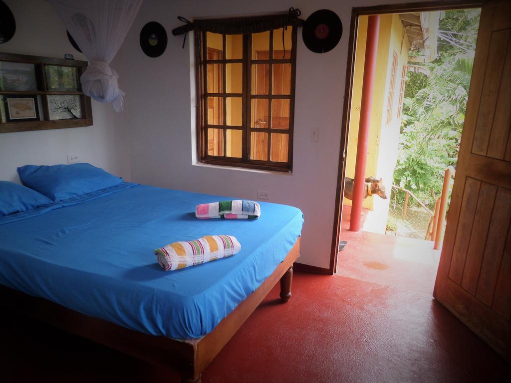 פורט אנטוניו La Familia Guest House And Natural Farm מראה חיצוני תמונה