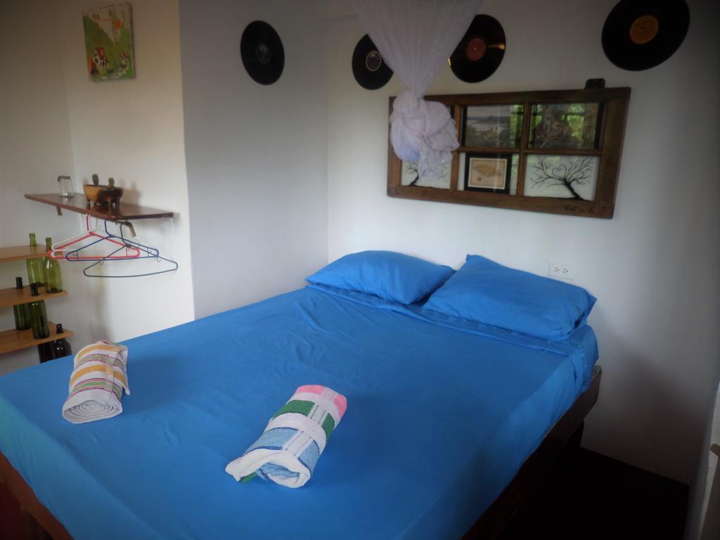 פורט אנטוניו La Familia Guest House And Natural Farm מראה חיצוני תמונה